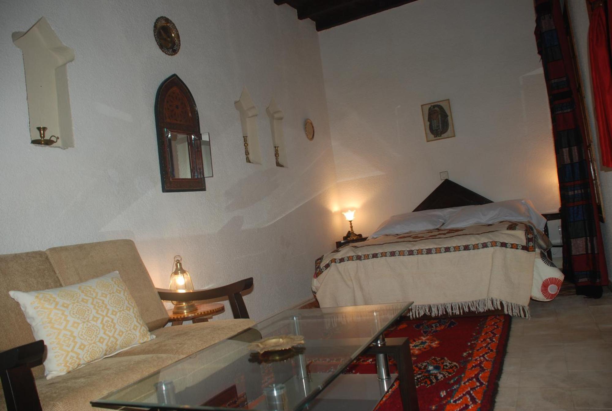 Riad Arambys Эс-Сувейра Номер фото